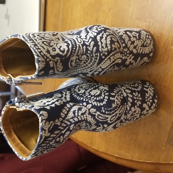 Indigo RD women's and white booties. Size 6.5 - Picture 6 of 12
